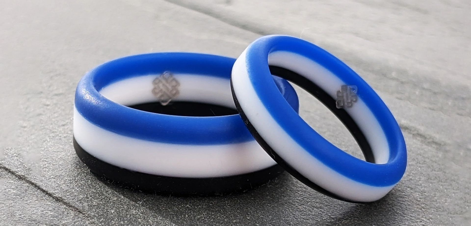White-blue rock rings.